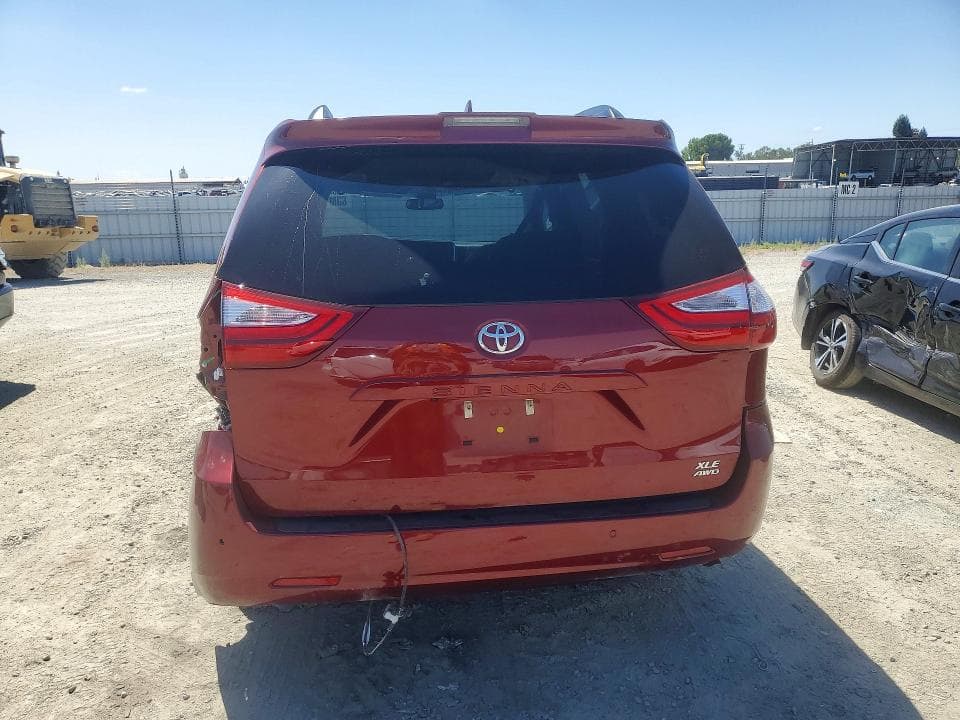 2018 TOYOTA SIENNA XLE 7-PASSENGER 6