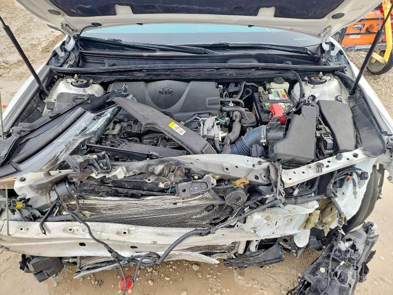 2018 TOYOTA CAMRY LE 11