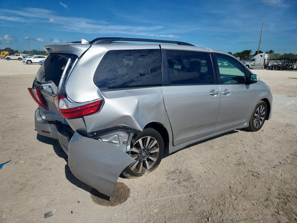 2019 TOYOTA SIENNA LIMITED 7-PASSENGER 3