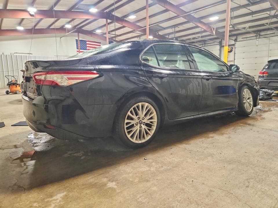 2019 TOYOTA CAMRY HYBRID XLE 3