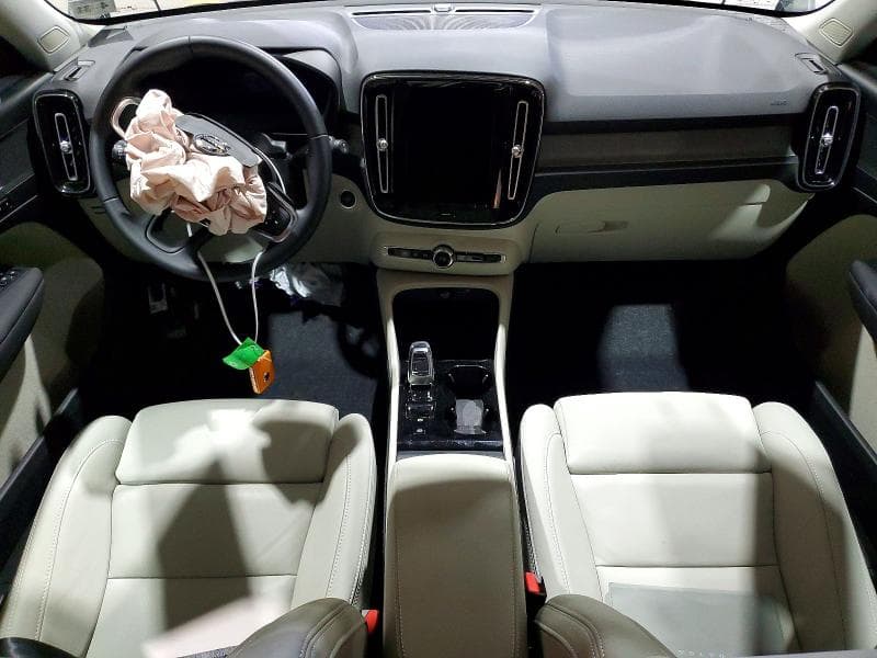 2026 VOLVO XC40 PLUS 8
