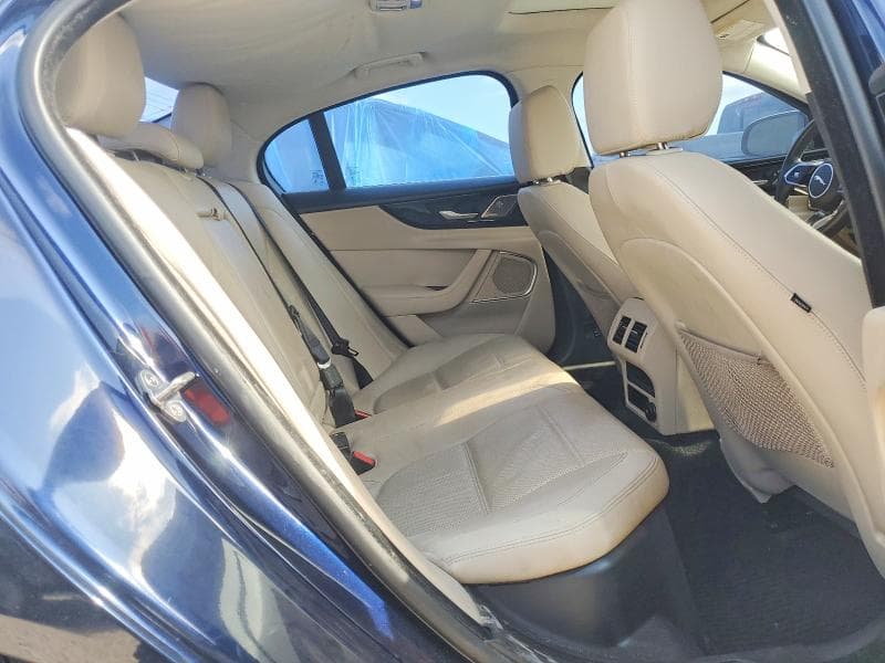 2020 JAGUAR XE S 10