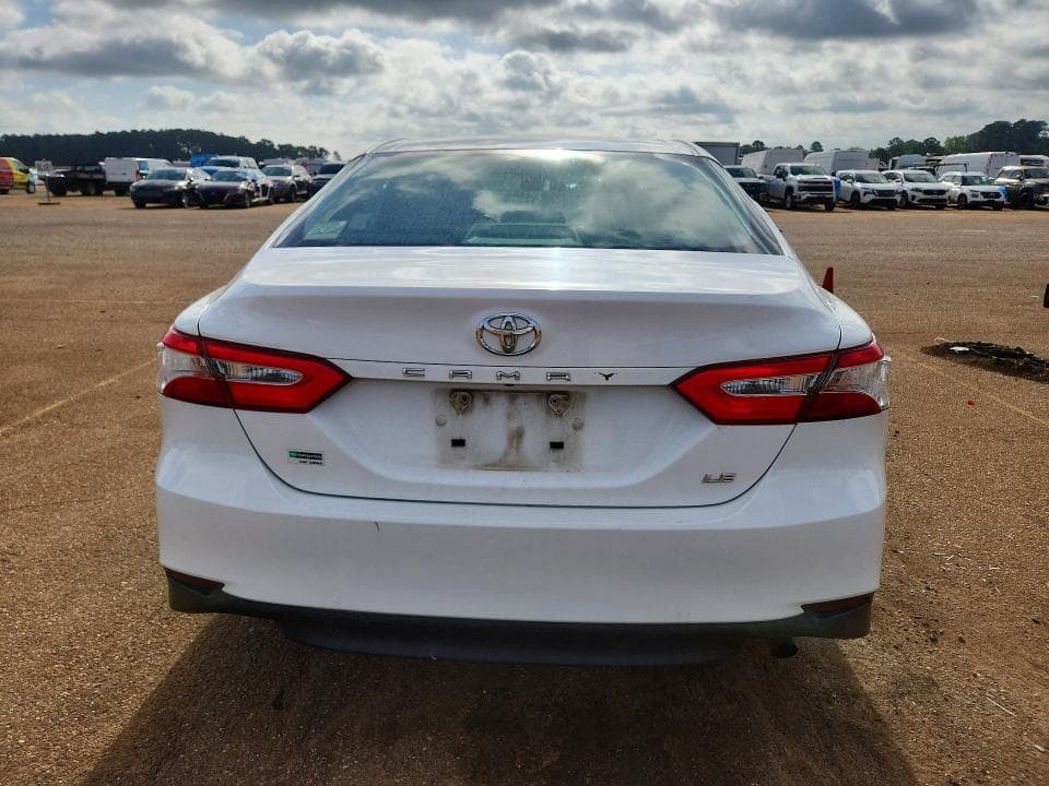 2018 TOYOTA CAMRY LE 6