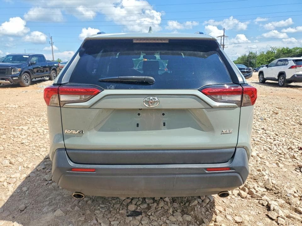 2019 TOYOTA RAV4 XLE 6