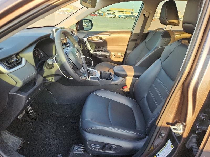 2025 TOYOTA RAV4 XLE PREMIUM 7