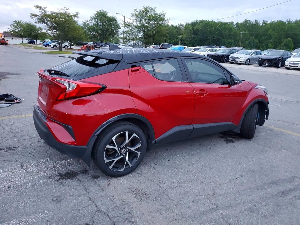 2020 TOYOTA C-HR XLE 3