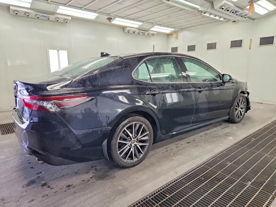 2023 TOYOTA CAMRY XLE 3