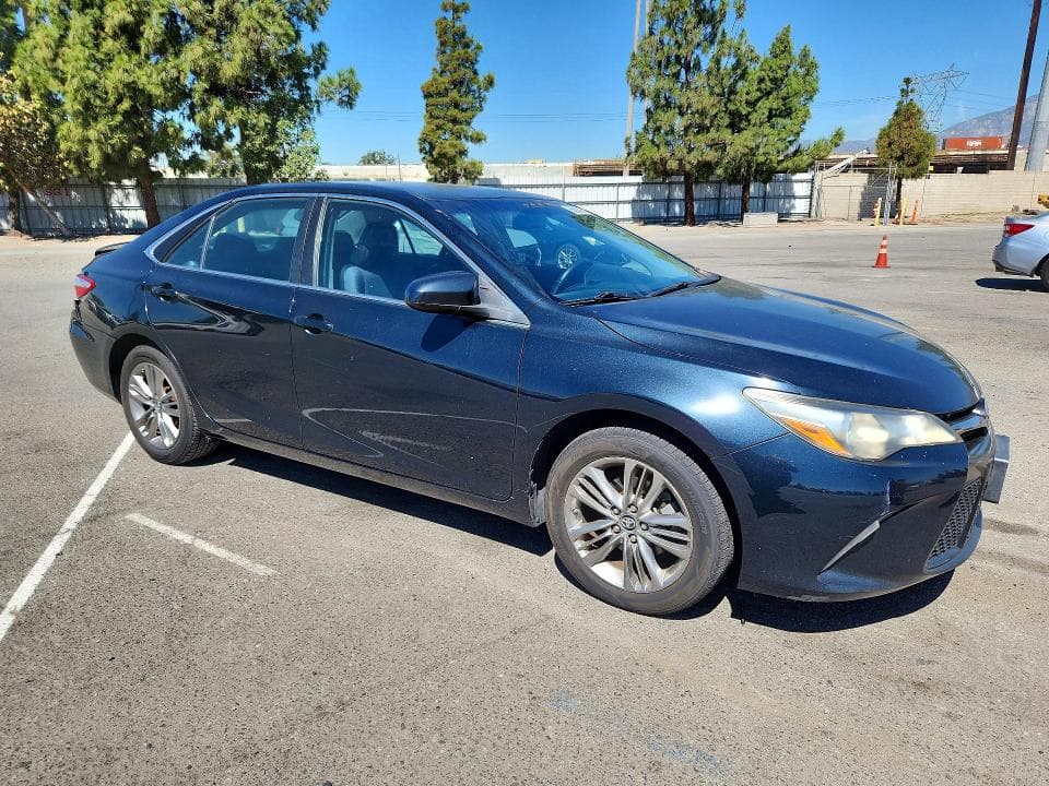 2017 TOYOTA CAMRY SE 4