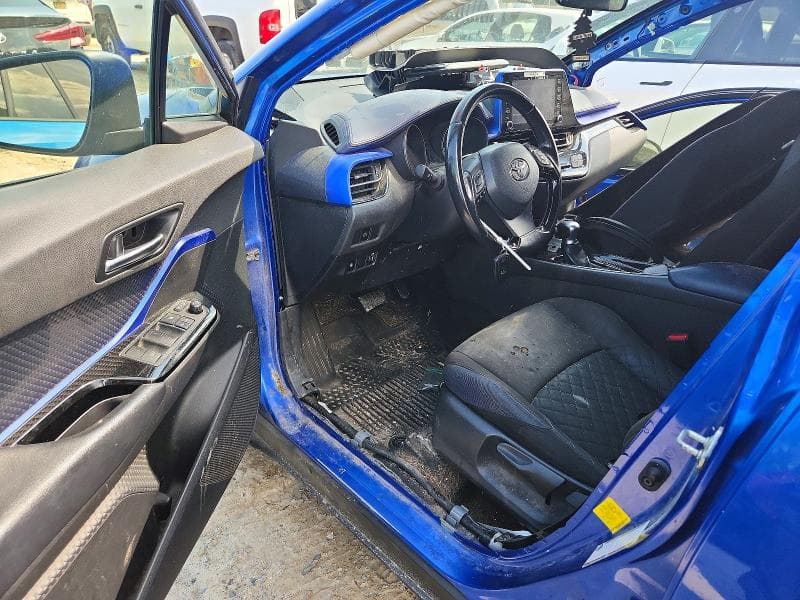 2020 TOYOTA C-HR XLE 8