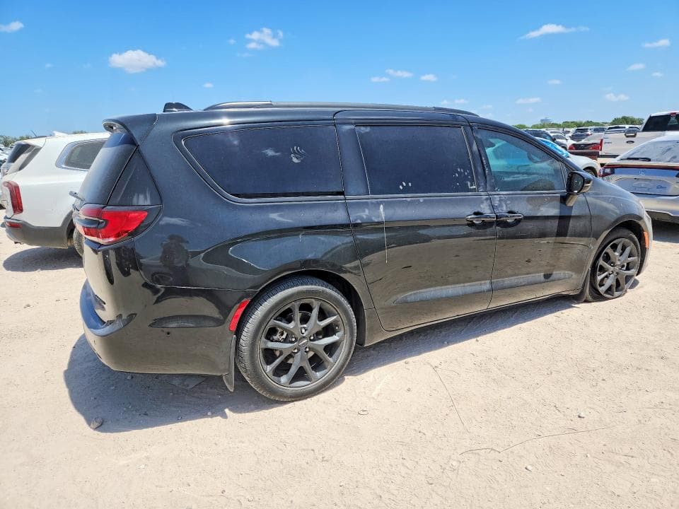 2023 CHRYSLER PACIFICA LIMITED 3