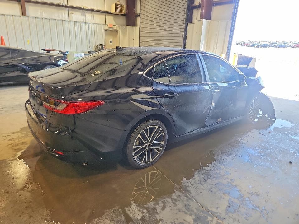 2025 TOYOTA CAMRY XLE 3