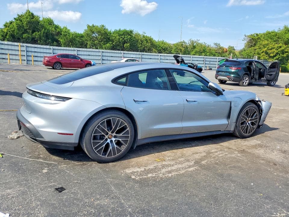 2021 PORSCHE TAYCAN 3