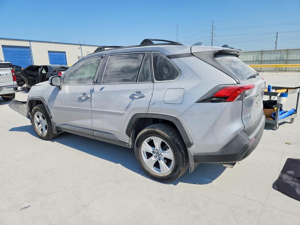 2019 TOYOTA RAV4 XLE 2