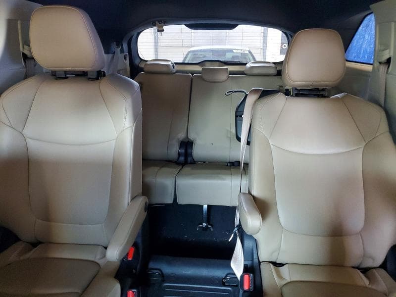 2021 TOYOTA SIENNA XLE 10