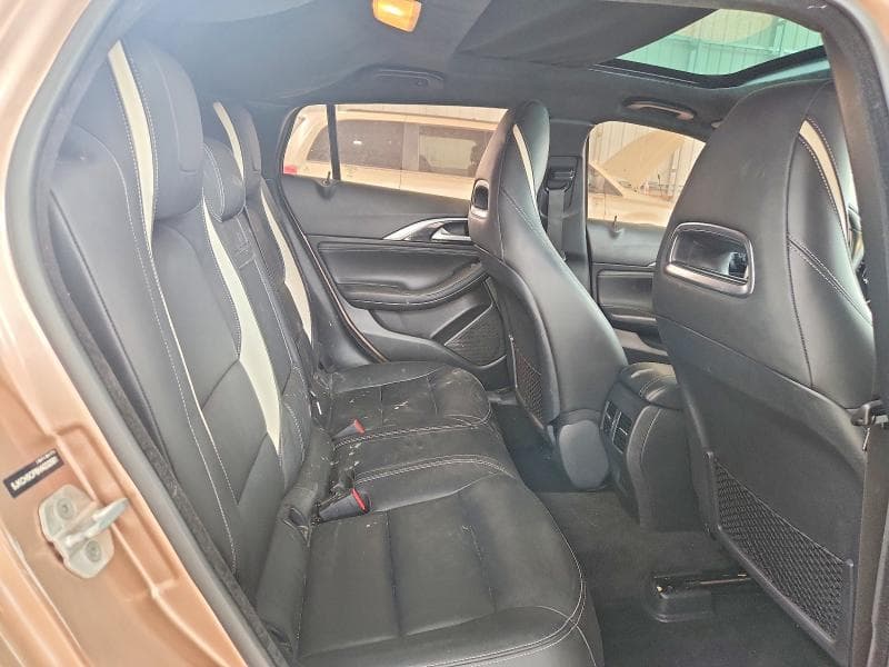2017 INFINITI QX30 BASE 11