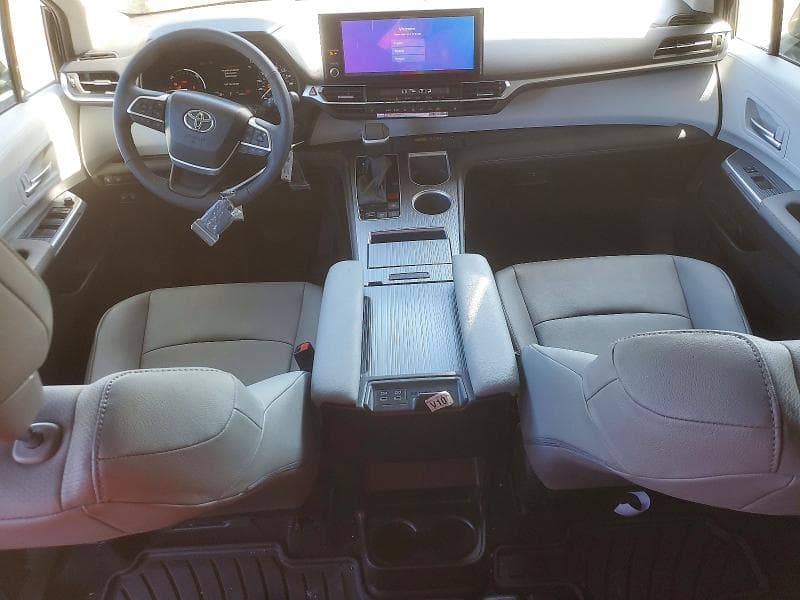 2026 TOYOTA SIENNA XLE 8-PASSENGER 8