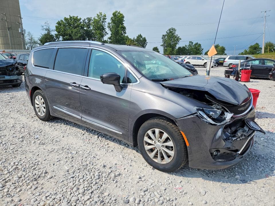 2019 CHRYSLER PACIFICA TOURING L 4