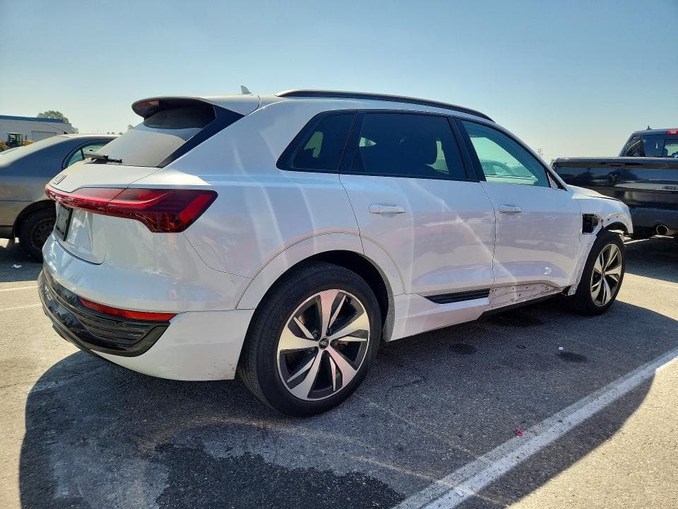 2024 AUDI Q8 E-TRON PREMIUM 3