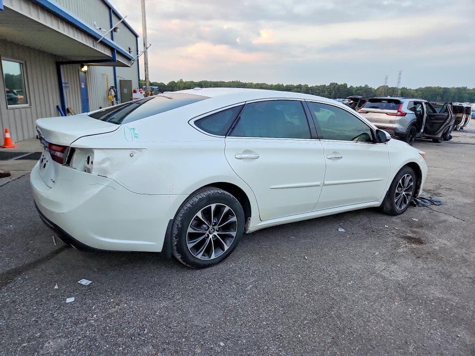 2017 TOYOTA AVALON XLE 3