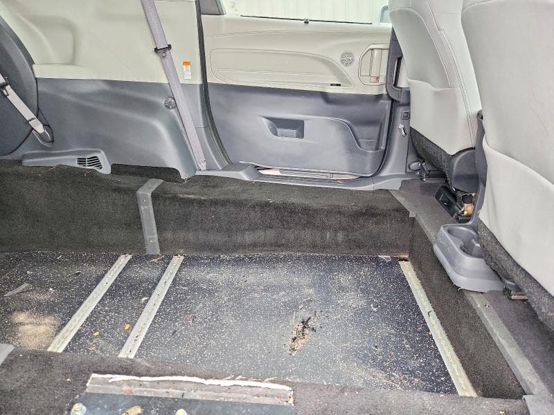 2024 TOYOTA SIENNA LE 11