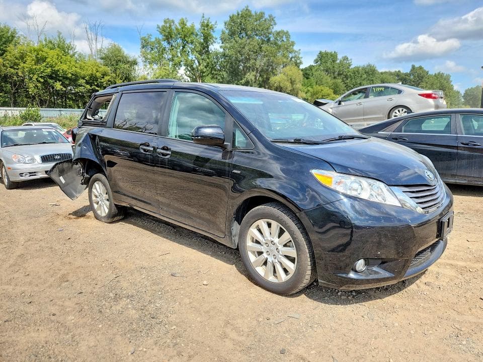 2017 TOYOTA SIENNA XLE 7-PASSENGER 4