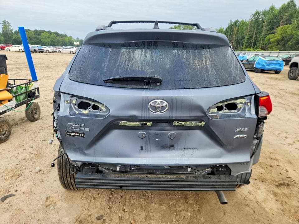 2026 TOYOTA COROLLA CROSS XLE 6