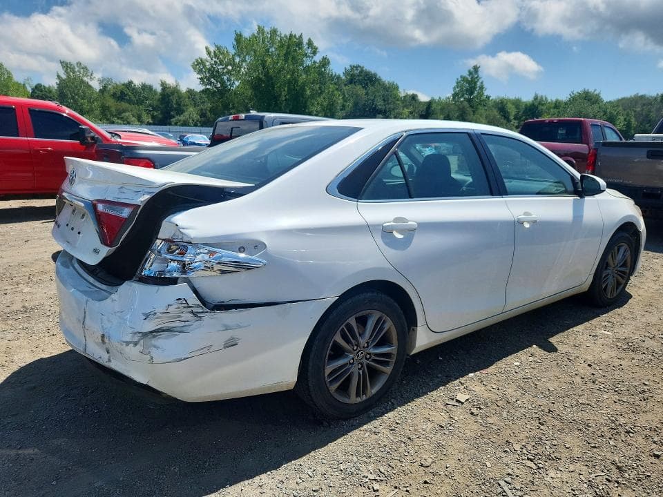 2017 TOYOTA CAMRY SE 3