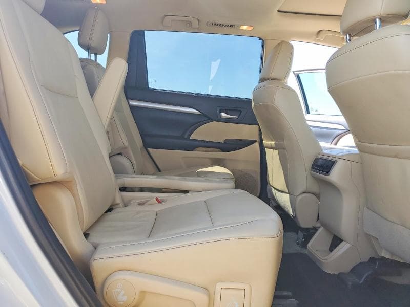 2019 TOYOTA HIGHLANDER XLE 11
