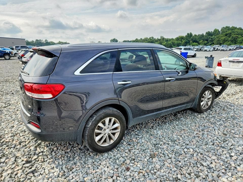 2017 KIA SORENTO LX 3