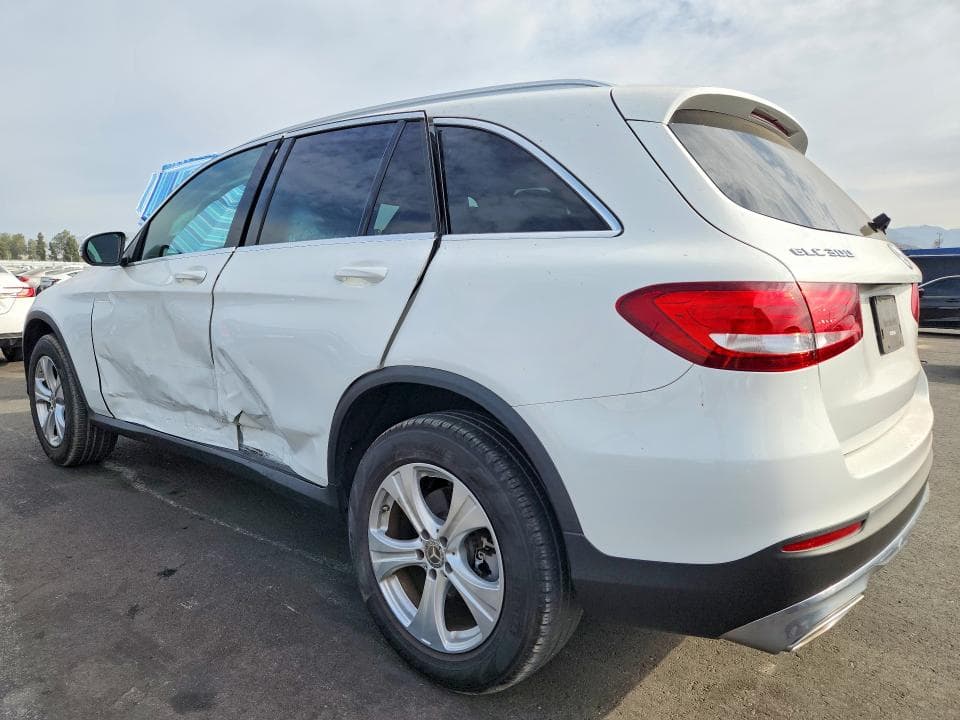 2018 MERCEDES-BENZ GLC 300 2