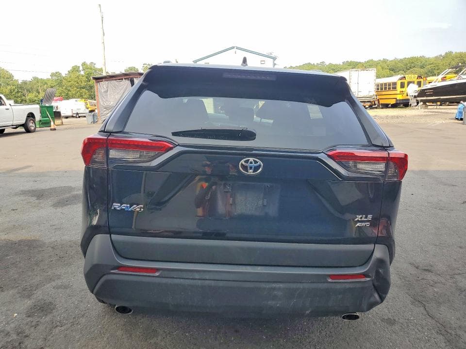 2025 TOYOTA RAV4 XLE 6