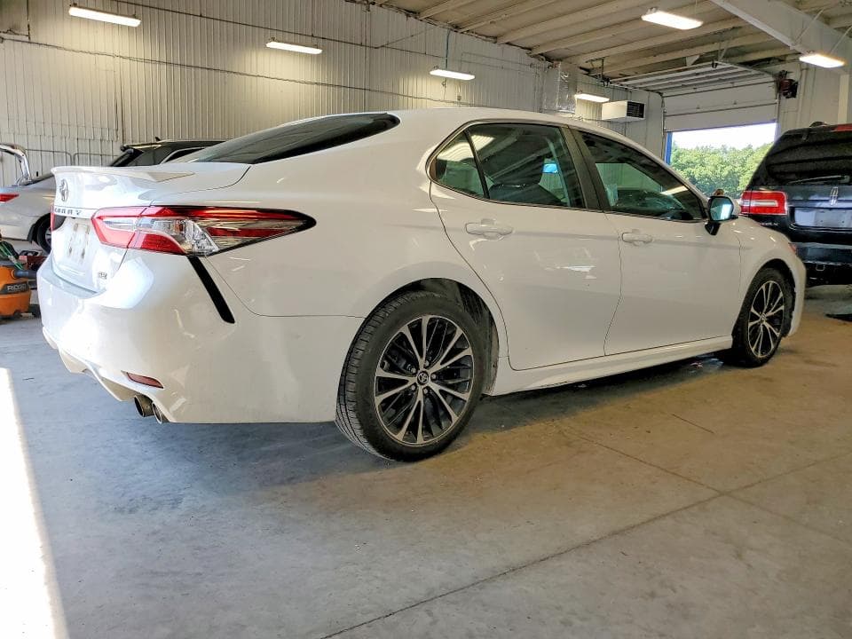 2018 TOYOTA CAMRY SE 3