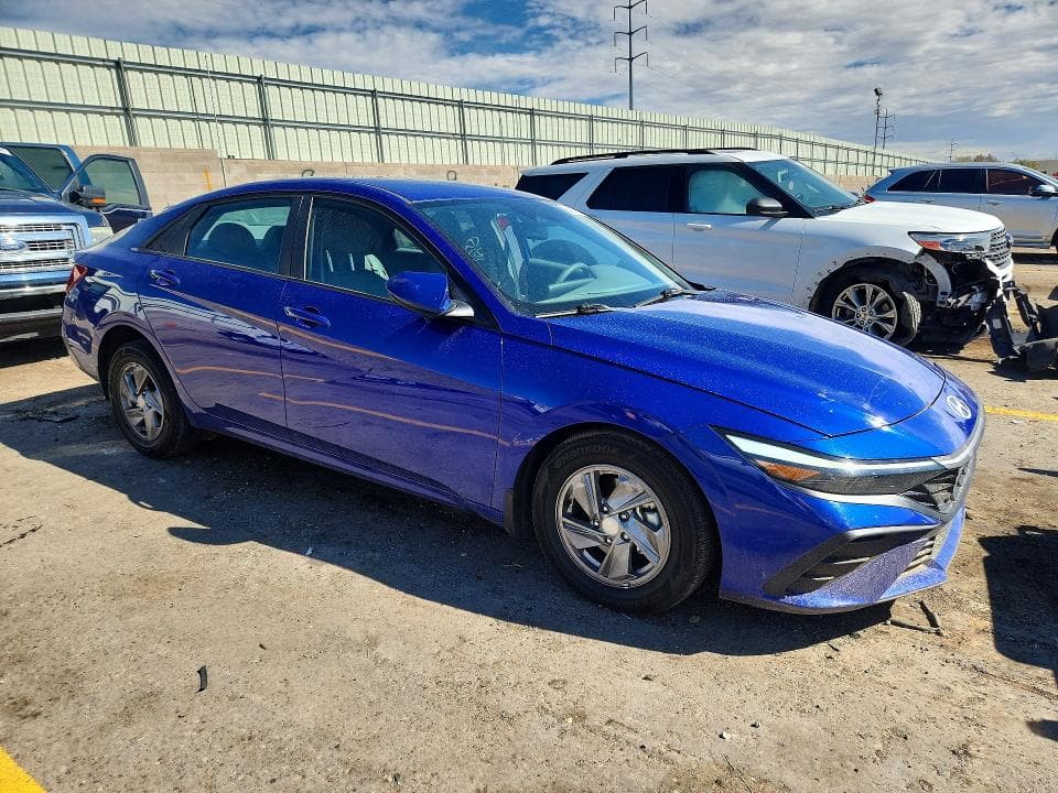2024 HYUNDAI ELANTRA SE 4