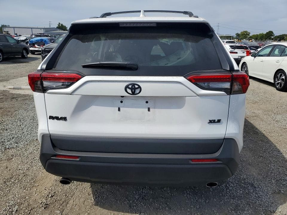 2022 TOYOTA RAV4 XLE 6