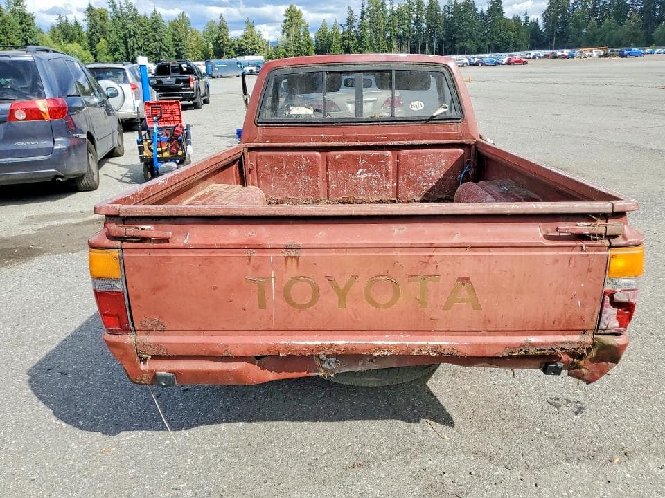 1985 TOYOTA PICKUP 1/2 TON RN50 6