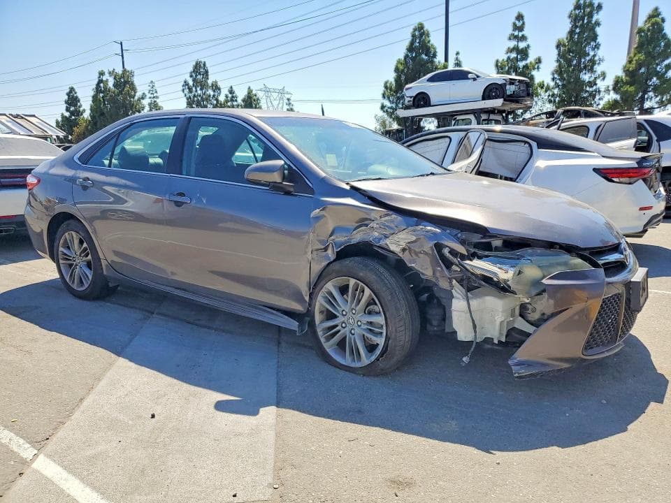 2017 TOYOTA CAMRY SE 4