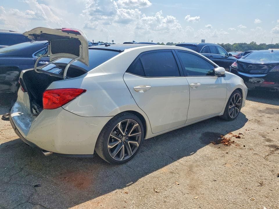 2017 TOYOTA COROLLA SE 3