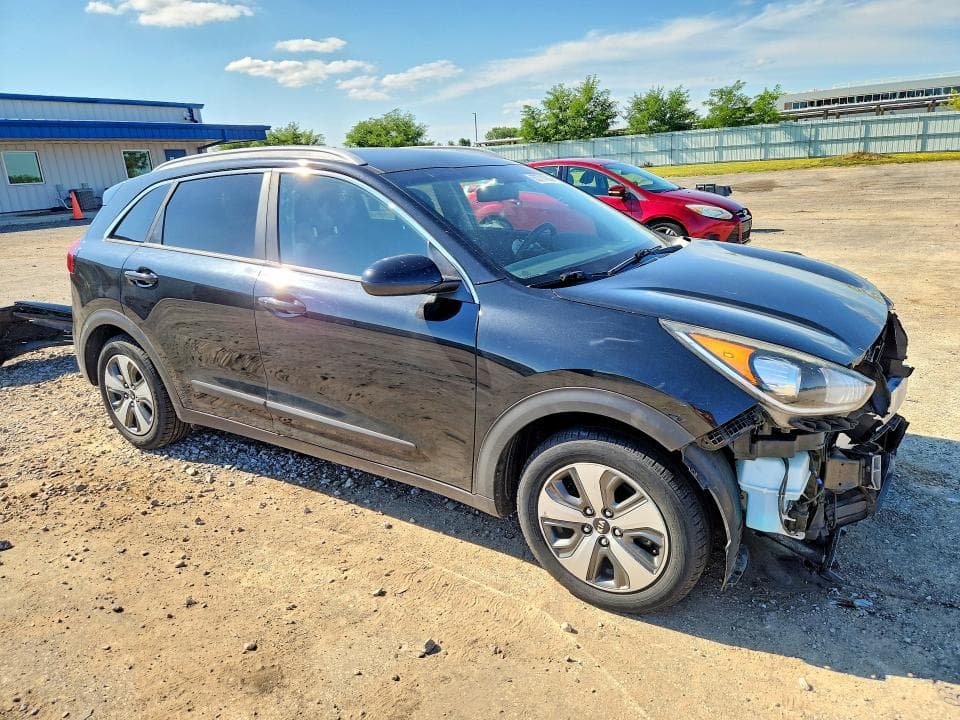 2017 KIA NIRO LX 4