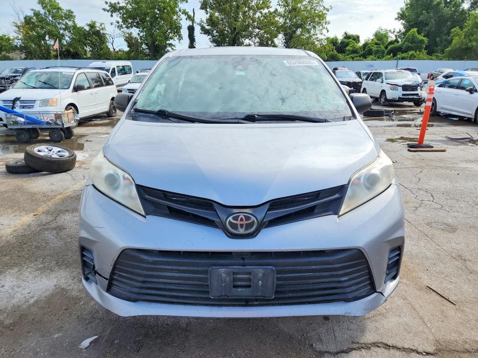 2018 TOYOTA SIENNA L 5