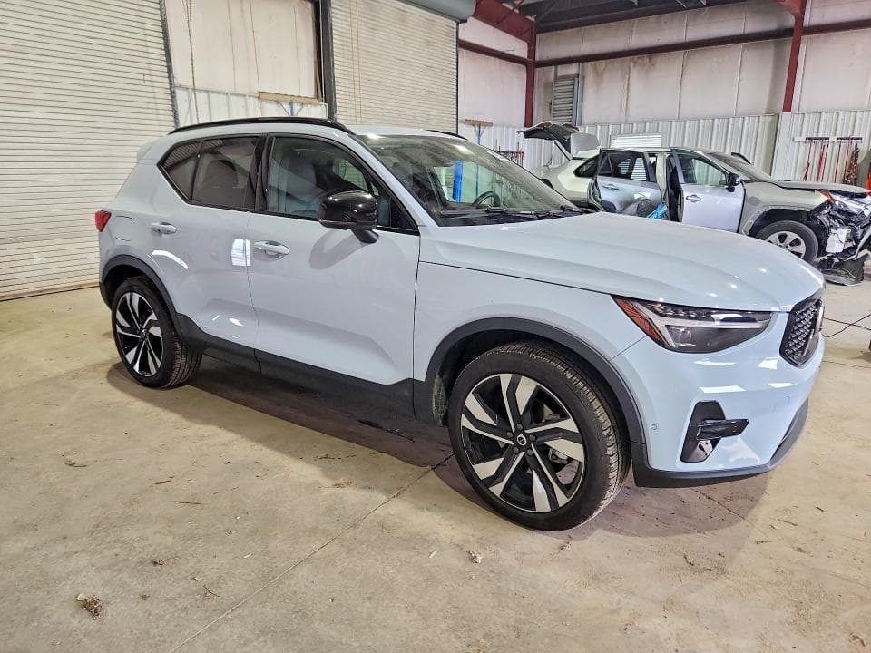 2026 VOLVO XC40 PLUS 4