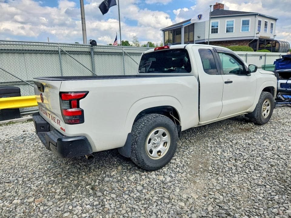 2022 NISSAN FRONTIER S 3