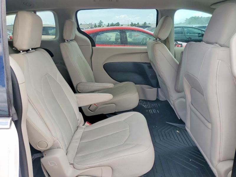 2017 CHRYSLER PACIFICA TOURING 11