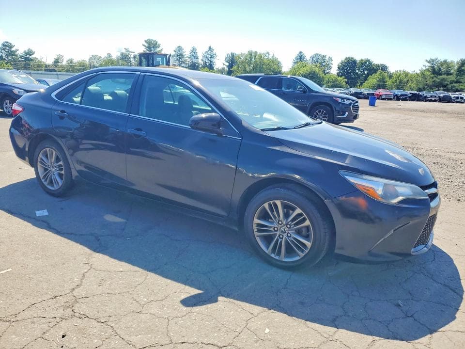 2017 TOYOTA CAMRY SE 4