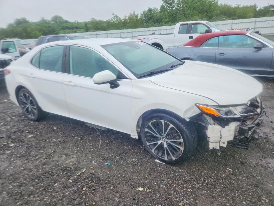 2019 TOYOTA CAMRY SE 4