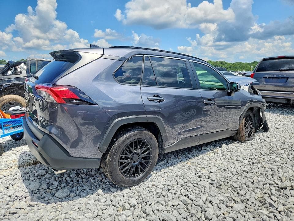 2019 TOYOTA RAV4 XLE 3