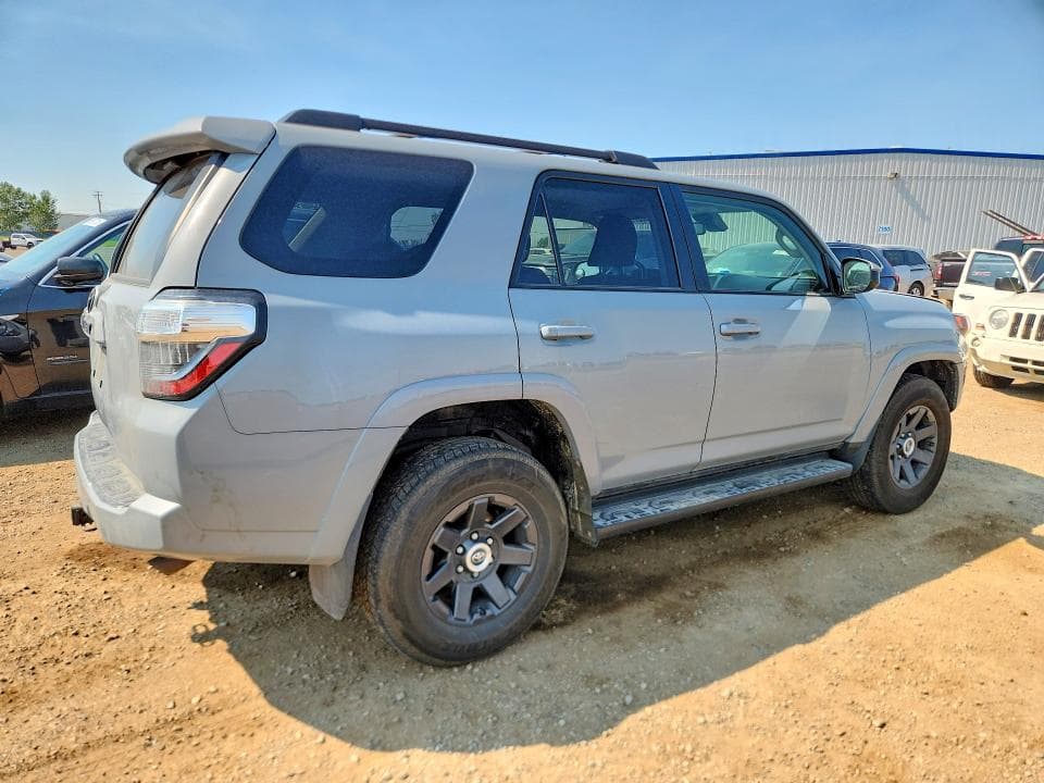 2021 TOYOTA 4RUNNER SR5 3