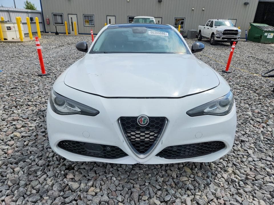 2017 ALFA ROMEO GIULIA TI 5