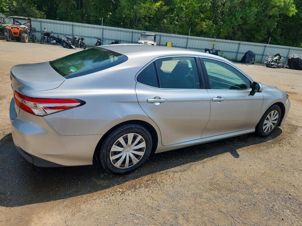 2018 TOYOTA CAMRY LE 3