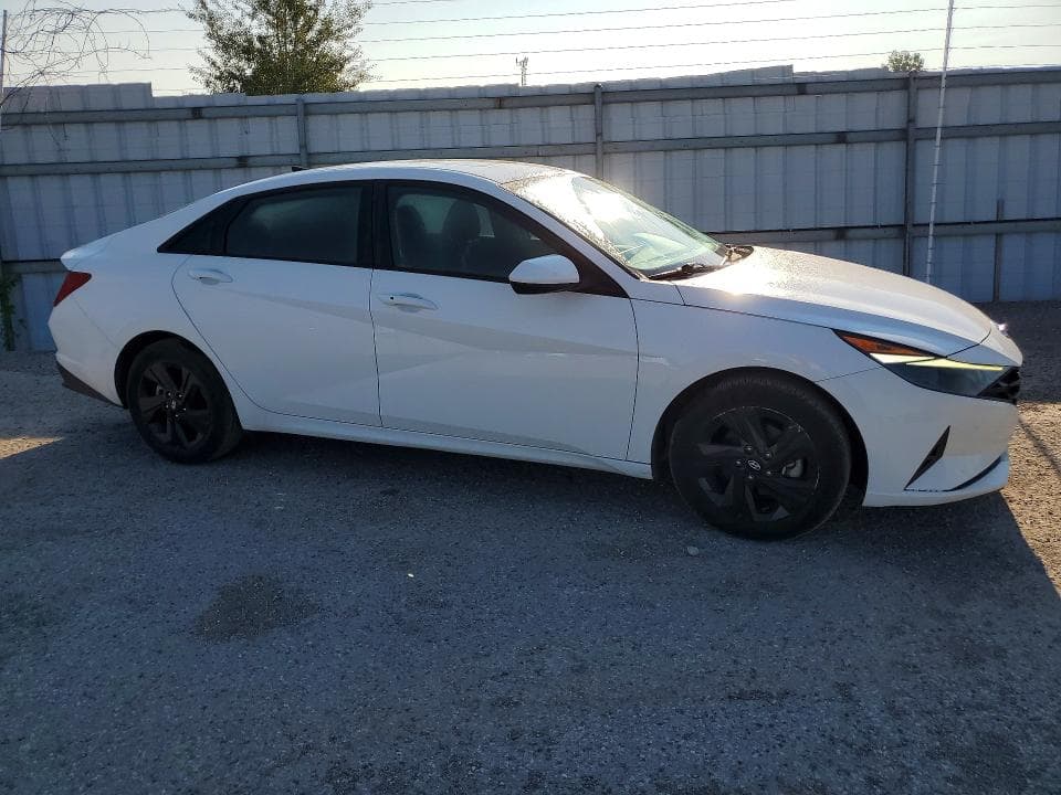2022 HYUNDAI ELANTRA SEL 4