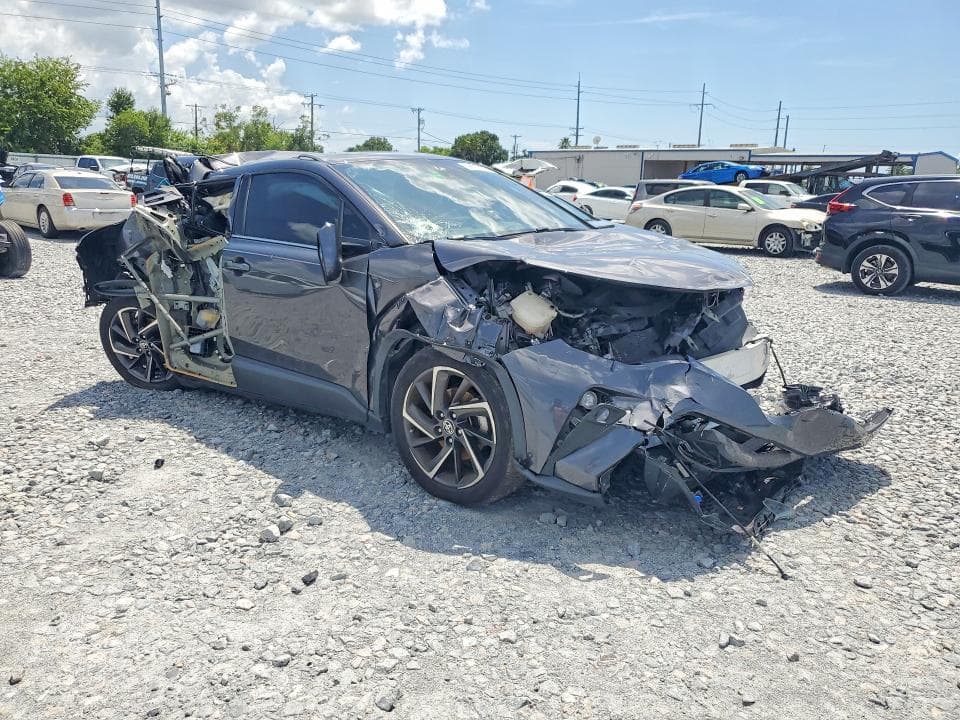 2020 TOYOTA C-HR LIMITED 4